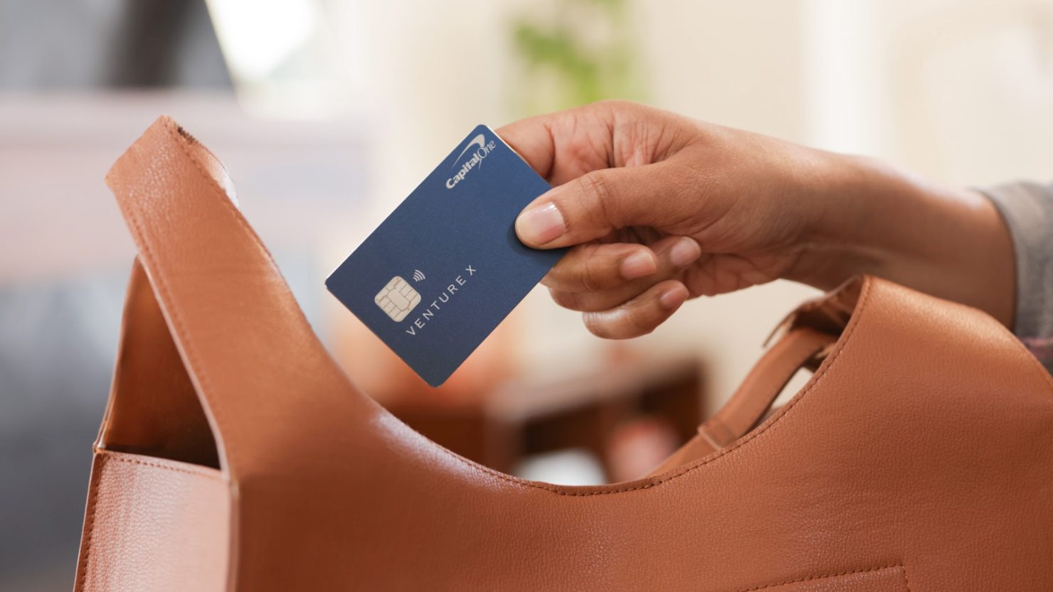 Best No Foreign Transaction Fee Credit Cards (2026): Save 3% on Every Purchase Abroad