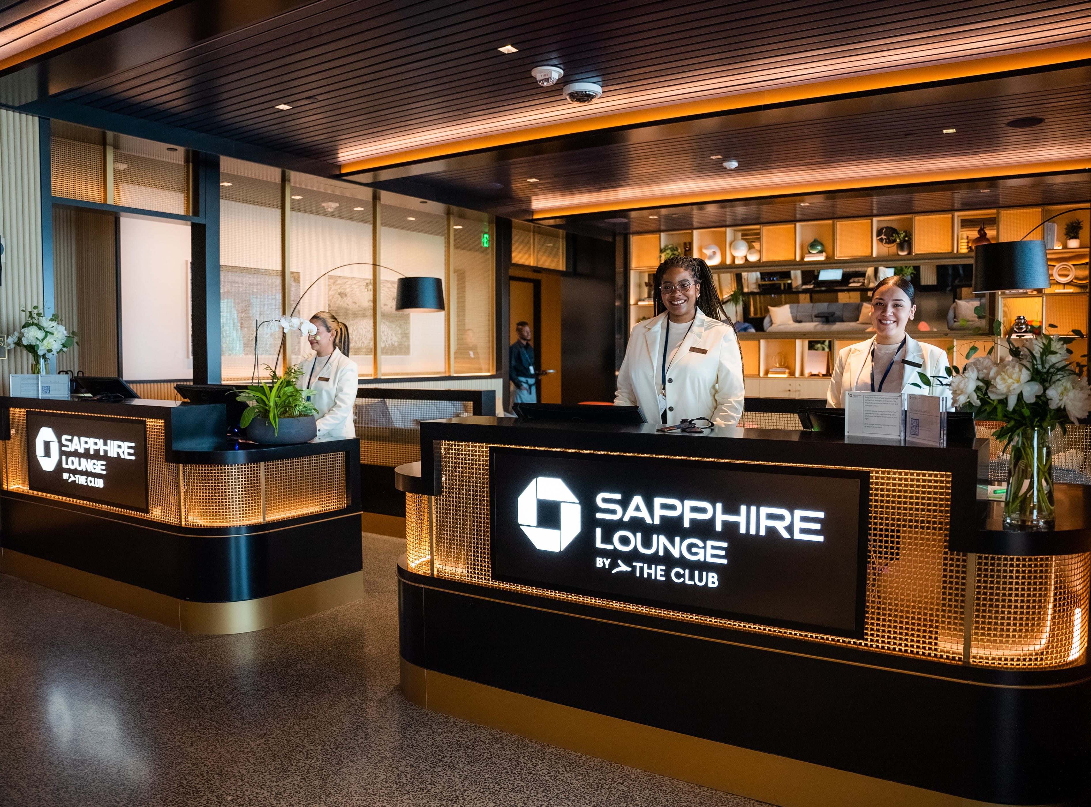 Chase Sapphire Lounge Access 2026: Free Entry to 1,300+ Lounges